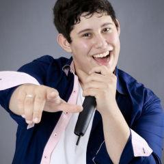 Cantor Lucas Simão